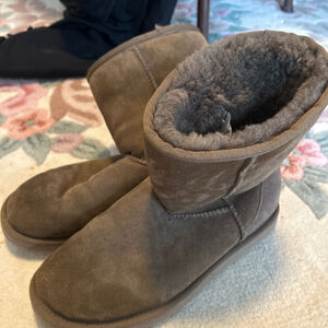Uggs boots size 9